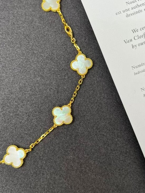 Van Cleef & Arpels Gold Vintage Alhambra necklace - Picture 3 of 8